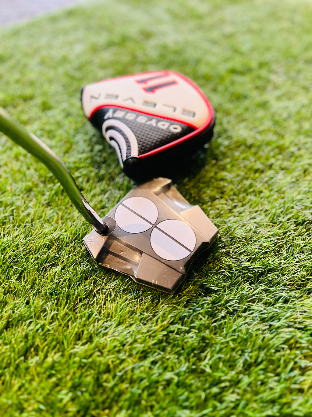 Bovenaanzicht van de Odyssey 2 Ball Tour Lined 11 Putter