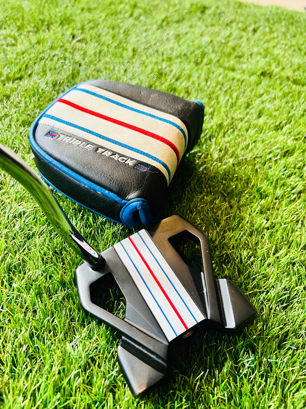 Bovenaanzicht van de Odyssey Triple Track Ten Putter