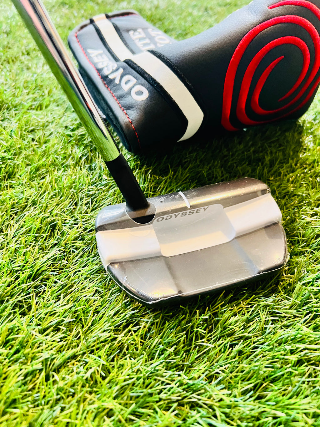 Bovenaanzicht van de Odyssey White Hot Versa Three 