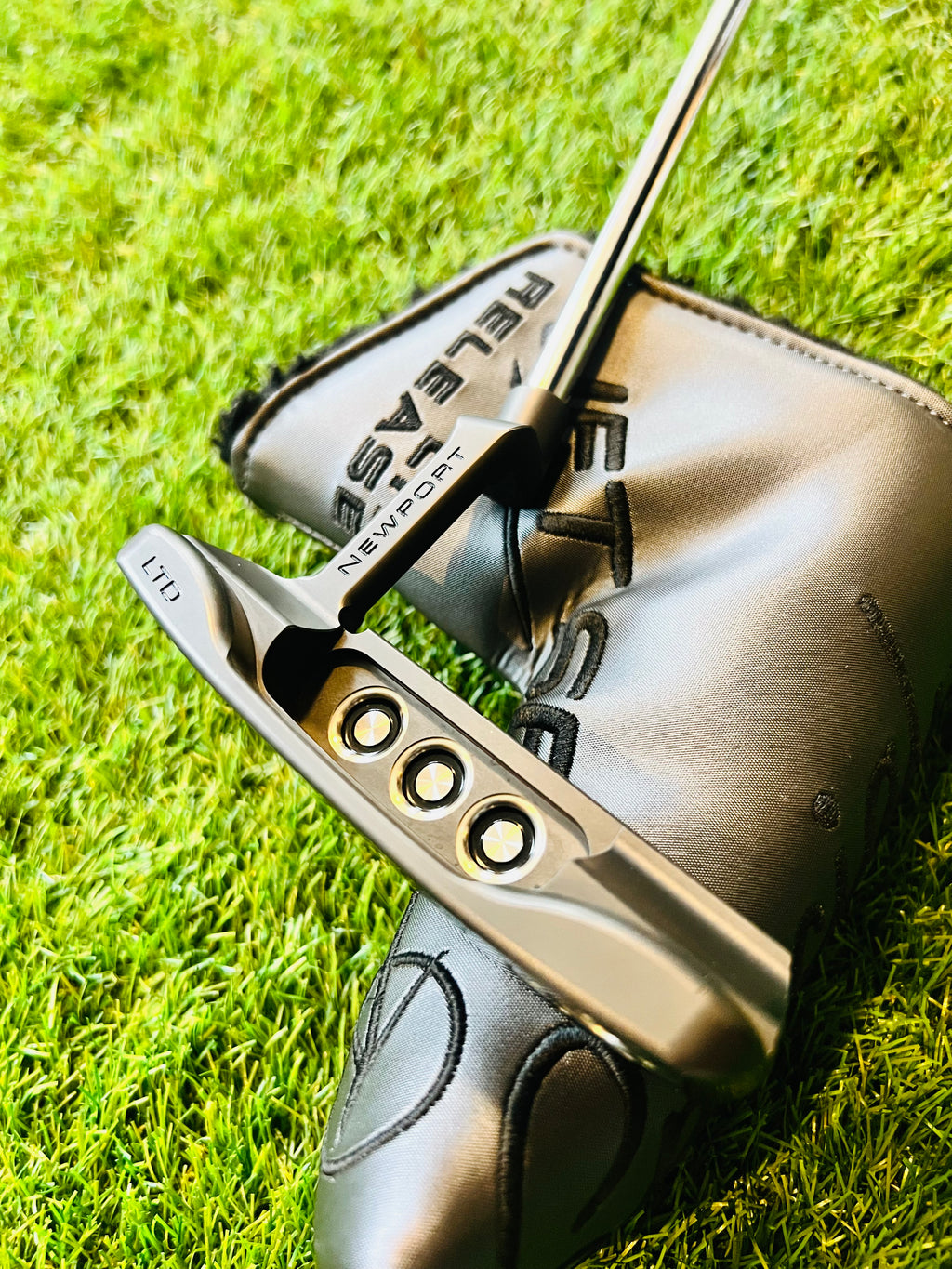 Scotty Cameron Jet Set Black Zijaanzicht