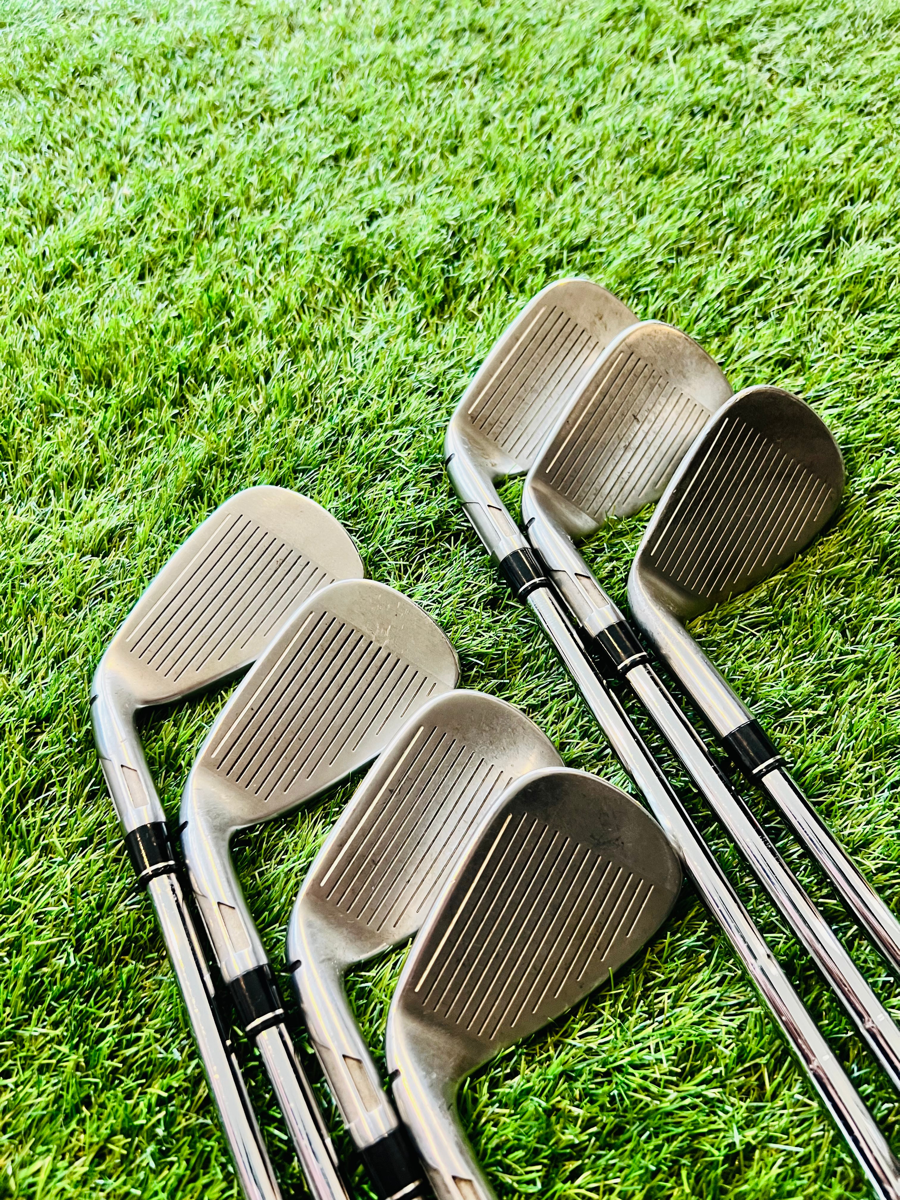 Clubbladen van de Taylormade SIM 2 MAX ijzers