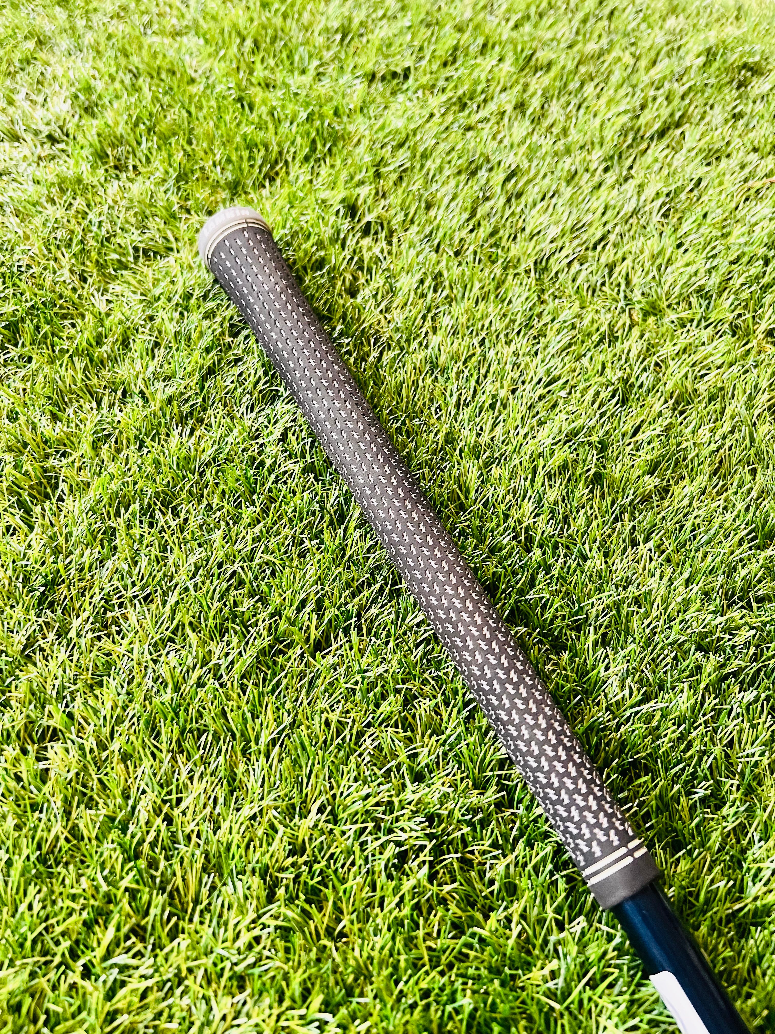 Lamkin Grip op SIM 2 Max hybride