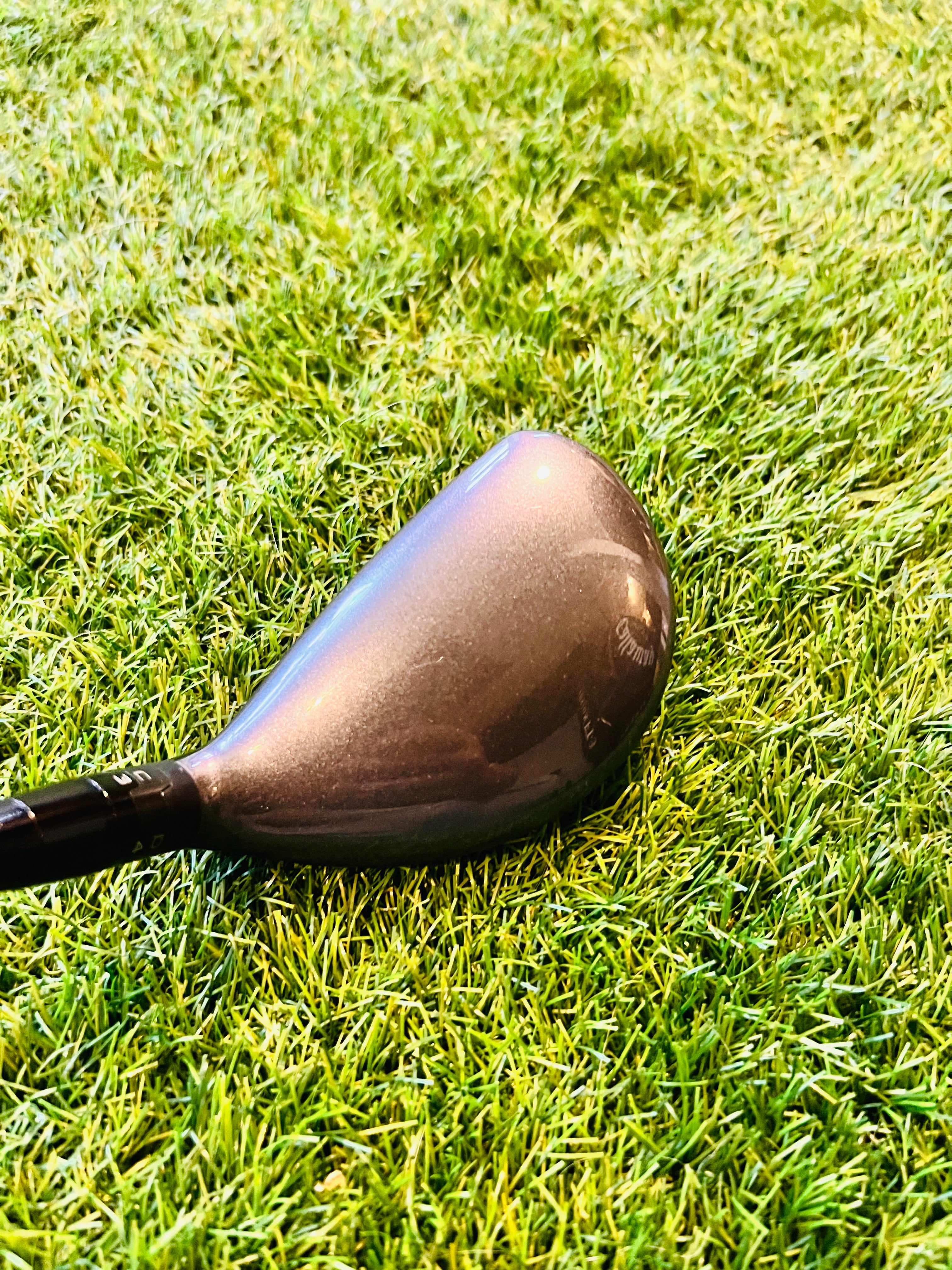 Bovenaanzicht van de titleist 816 hybrid.